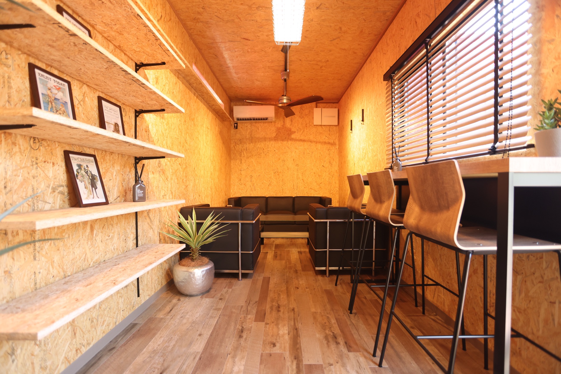 社内コミュニティスペース - ウッドデッキ