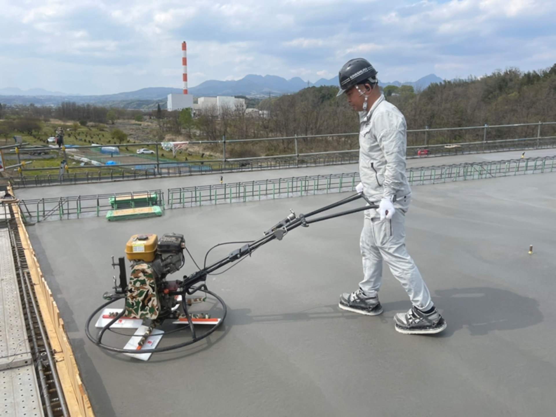 土間工事 - 機械仕上げ