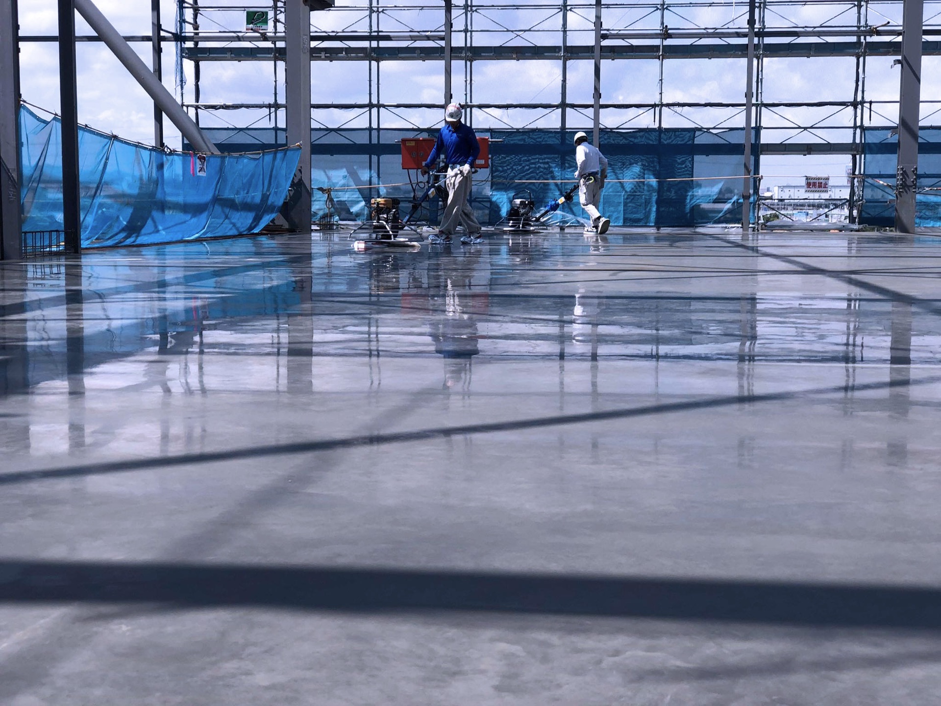 現場でのOJT指導 - チーム作業